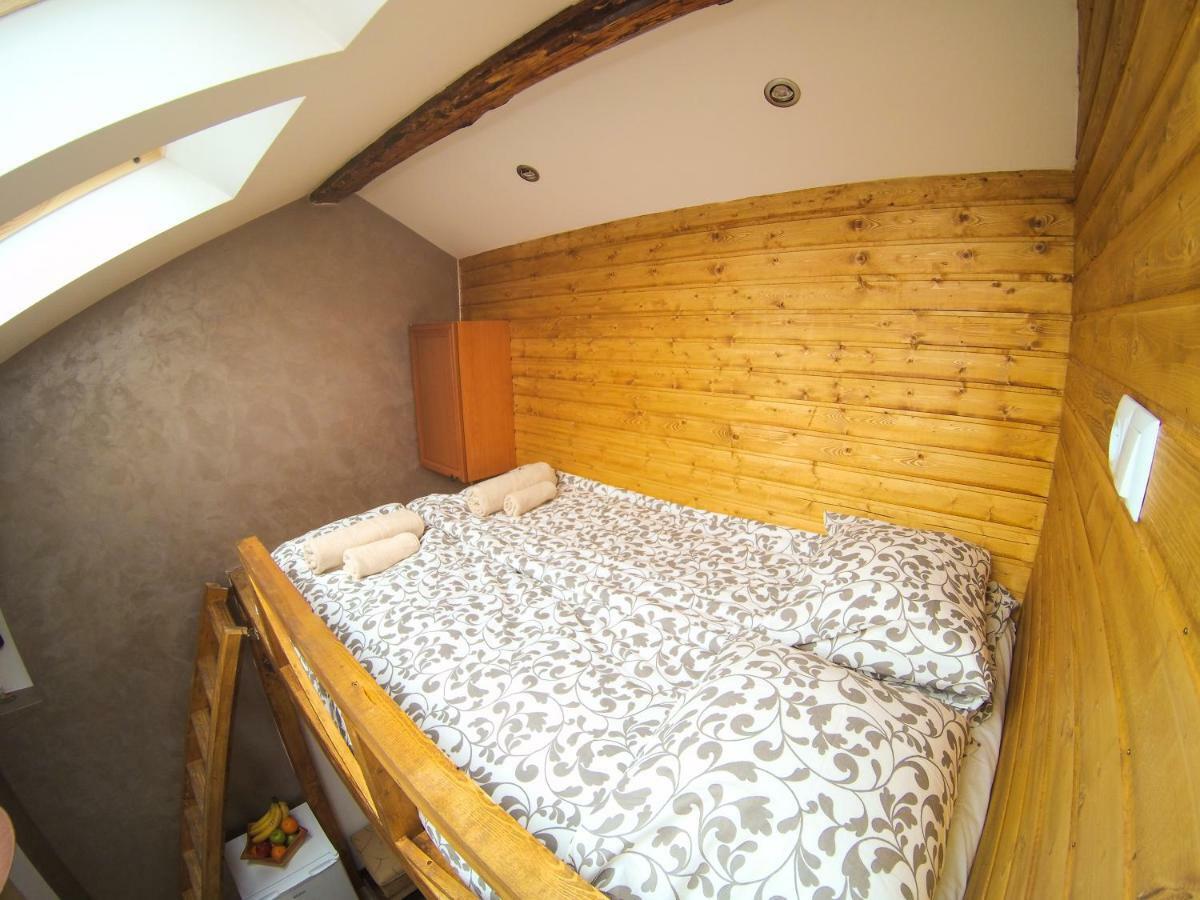 Vitosha Blvd - Attic Studio Sófia Exterior foto